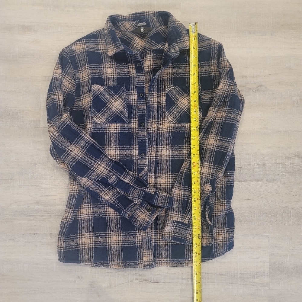 Mens Flannel shirt size L made by Volcom